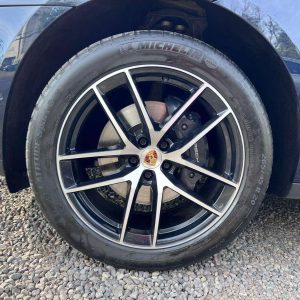 Porsche Macan full